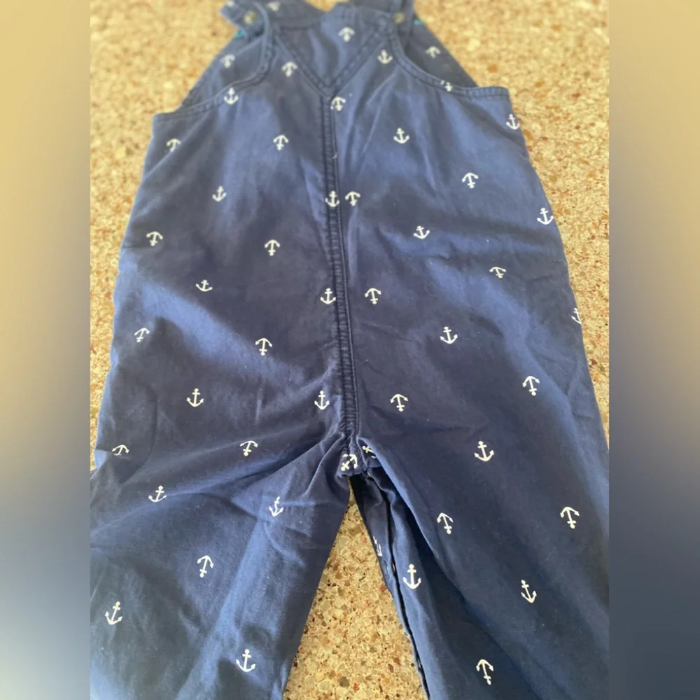 Bundle of Osh Kosh  & Carter’s Bodysuit,Jeans & Overalls Size 24M
